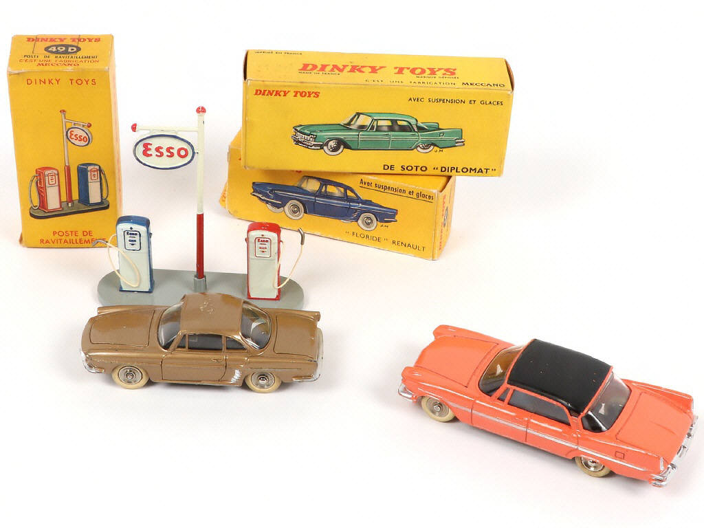 Lot 309 - DINKY TOYS (FRANCE) (3)