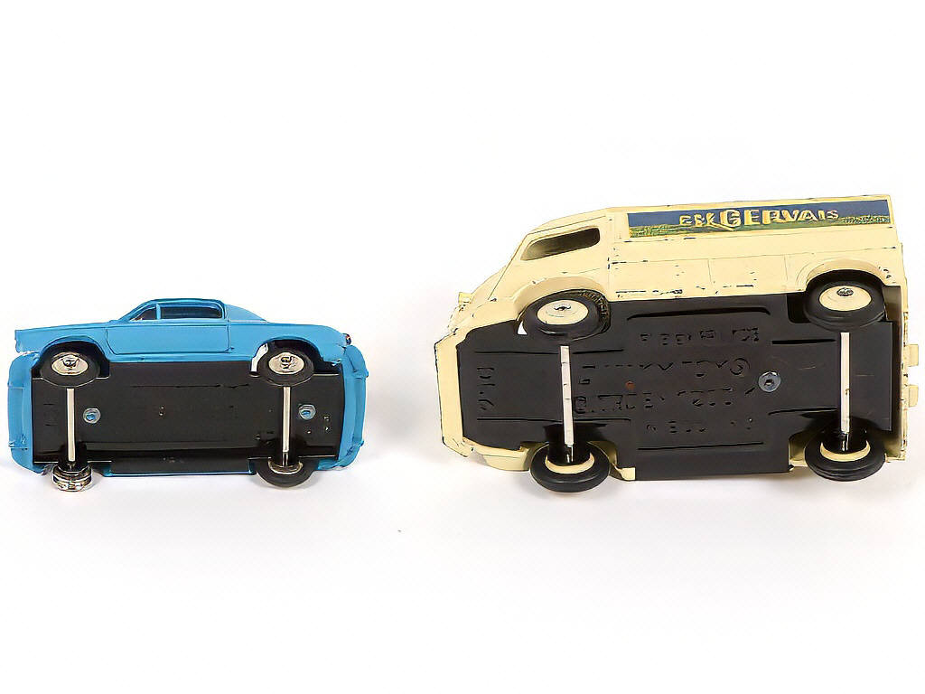 Lot 286 - DINKY TOYS (FRANCE) (2)