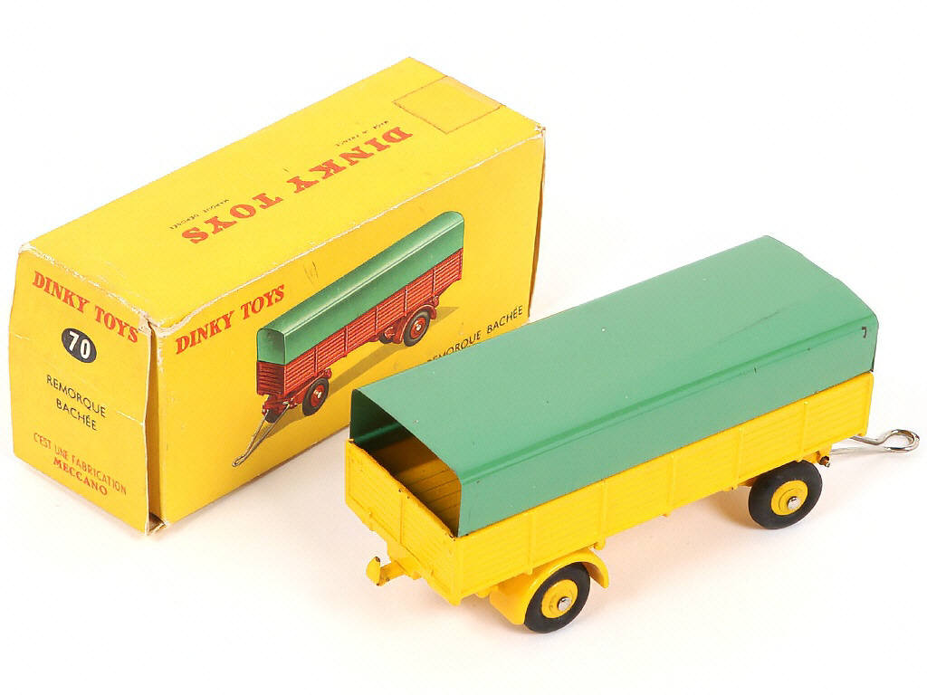 Lot 307 - DINKY TOYS (FRANCE) (3)