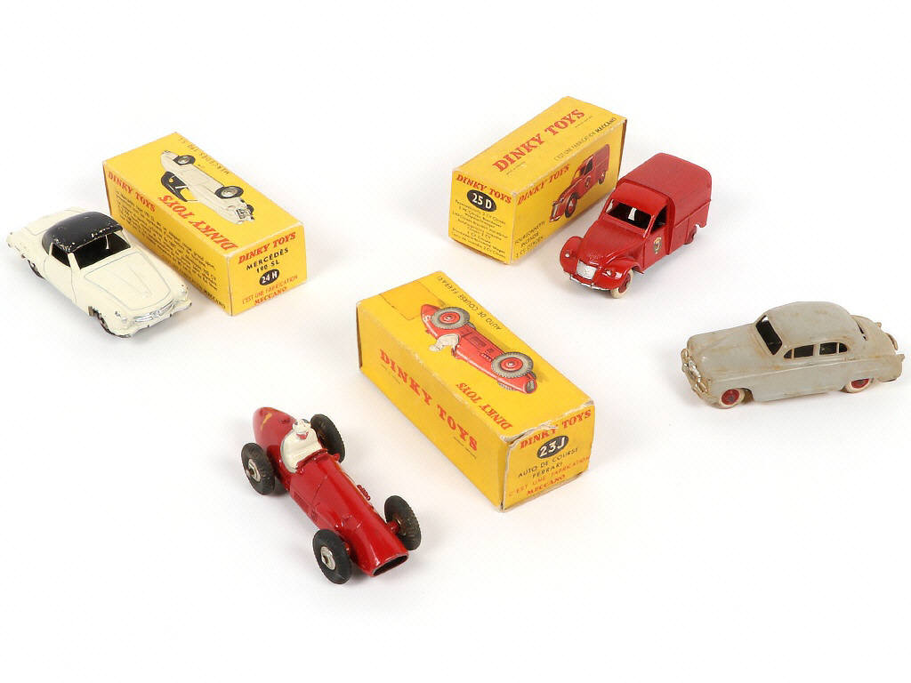 Lot 312 - DINKY TOYS (FRANCE) (4)