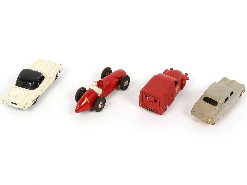Lot 312 - DINKY TOYS (FRANCE) (4)