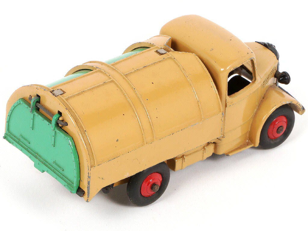 Lot 233 - DINKY TOYS (GB) (1)