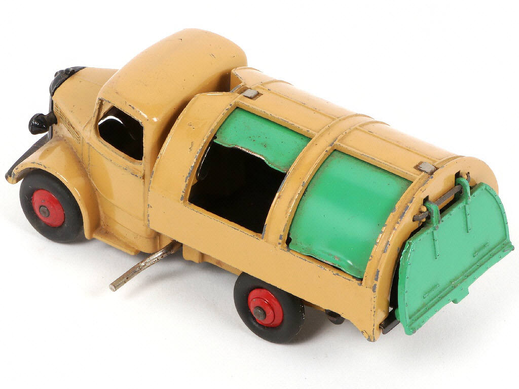 Lot 233 - DINKY TOYS (GB) (1)