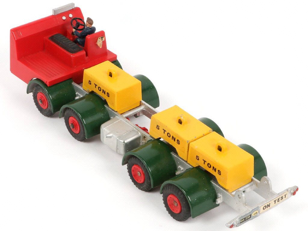 Lot 235 - DINKY TOYS (GB) (1)