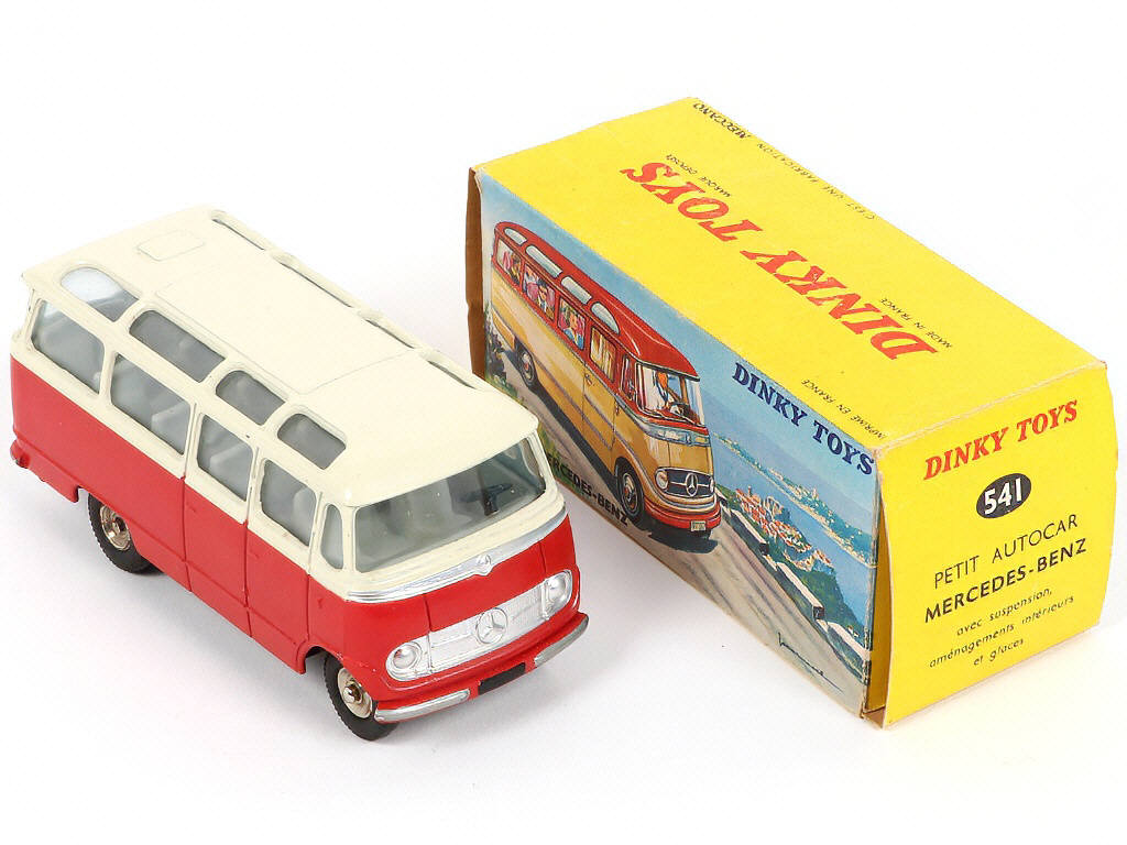 Lot 262 - DINKY TOYS (FRANCE) (1)