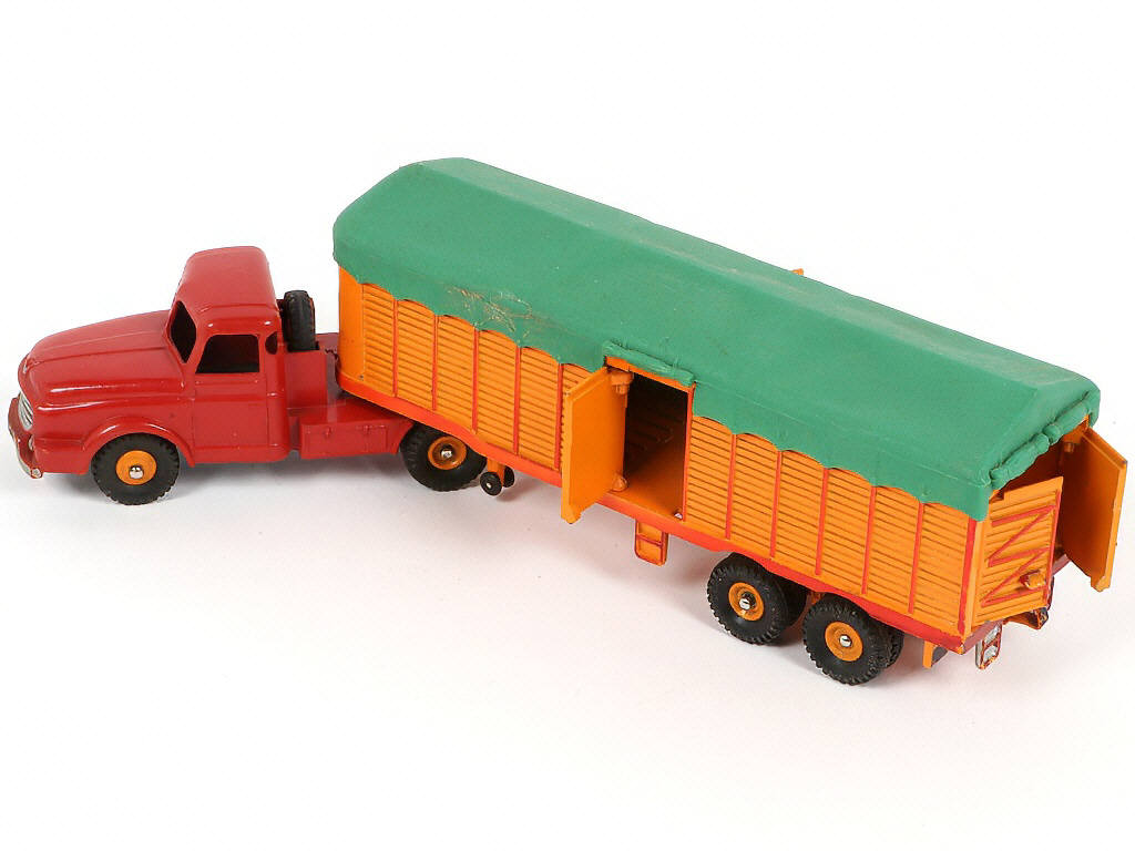 Lot 268 - DINKY TOYS (FRANCE) (1)