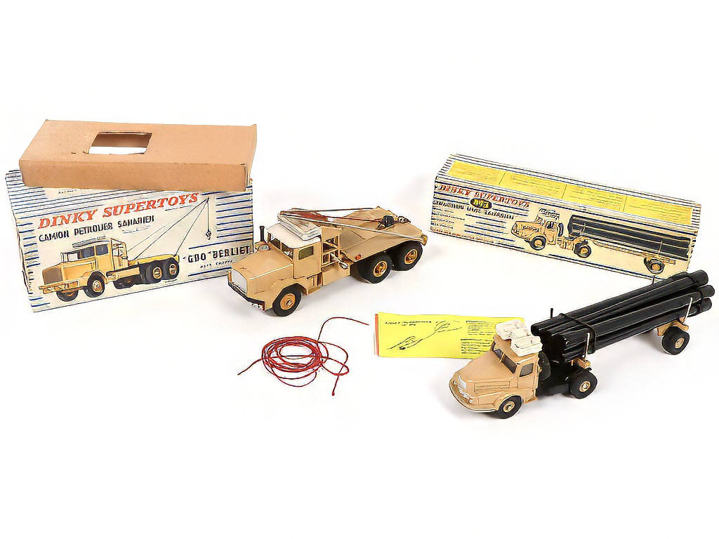 Lot 278 - DINKY TOYS (FRANCE) (2)