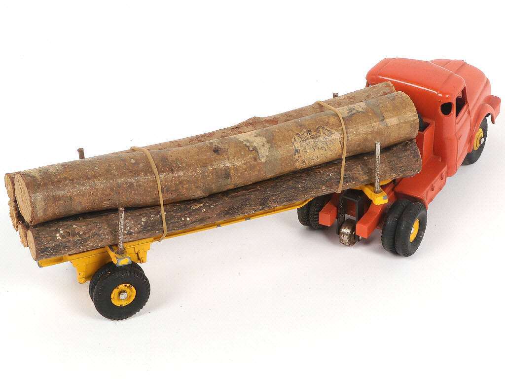 Lot 267 - DINKY TOYS (FRANCE) (1)