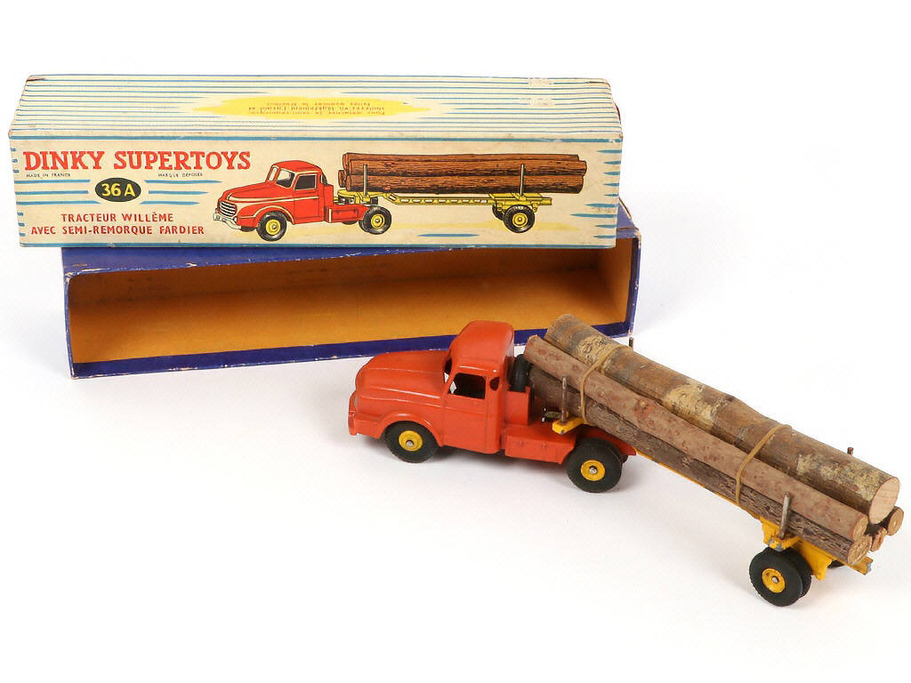 Lot 267 - DINKY TOYS (FRANCE) (1)