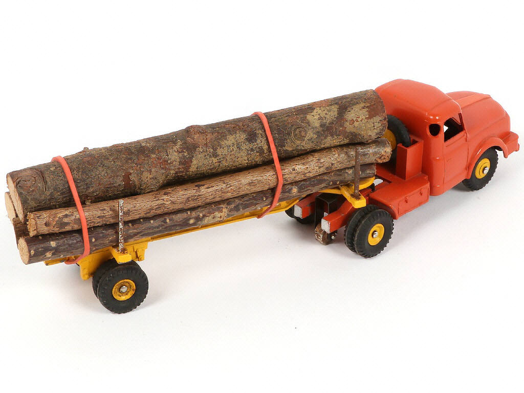 Lot 266 - DINKY TOYS (FRANCE) (1)