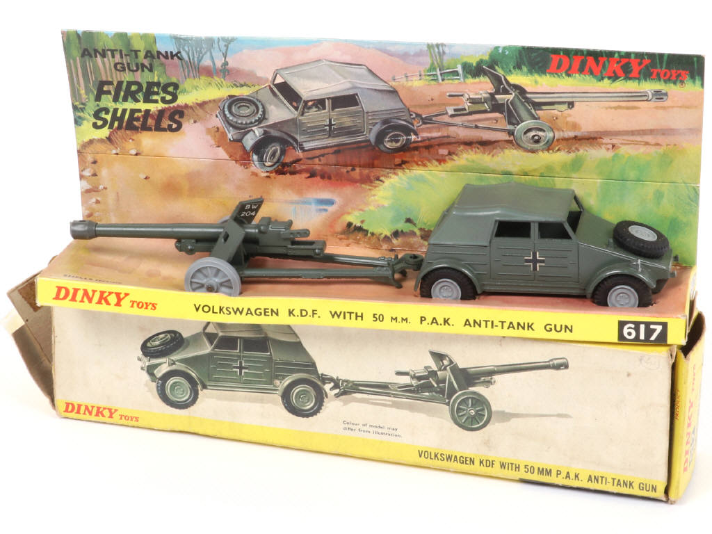 Lot 257 - DINKY TOYS (GB) (1)