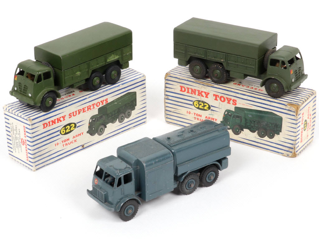 Lot 277 - DINKY TOYS (GB) (3)
