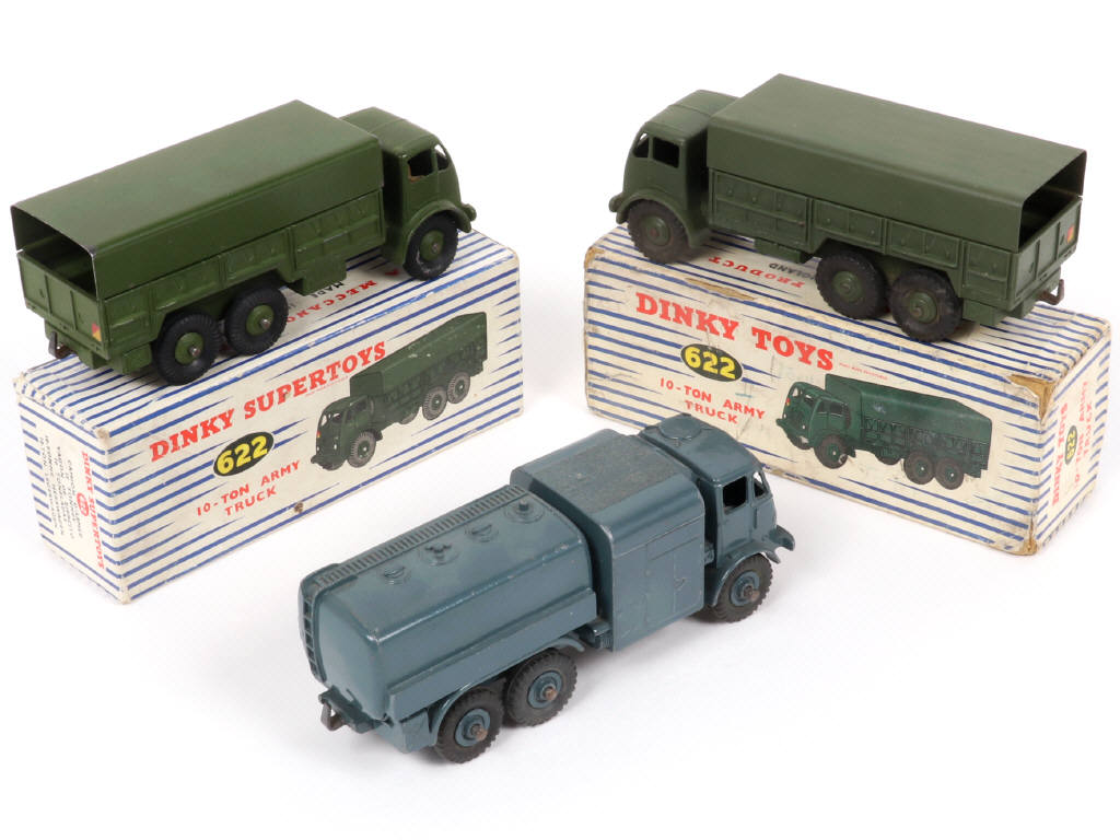 Lot 277 - DINKY TOYS (GB) (3)