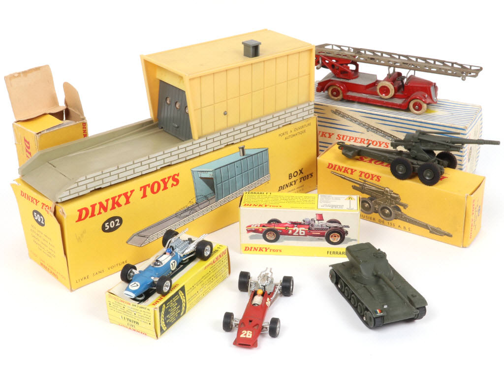 Lot 326 - DINKY TOYS (FRANCE) (6)