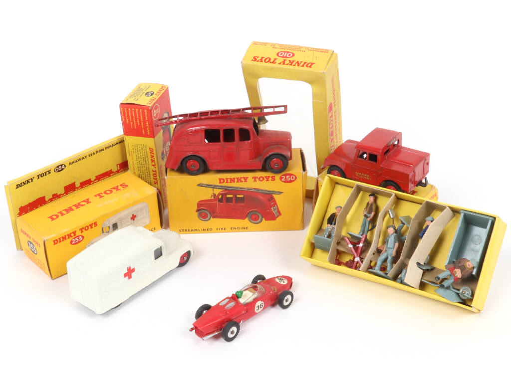 Lot 283 - DINKY TOYS (GB) (5)