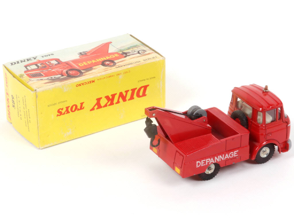 Lot 306 - DINKY TOYS (FRANCE) (1)