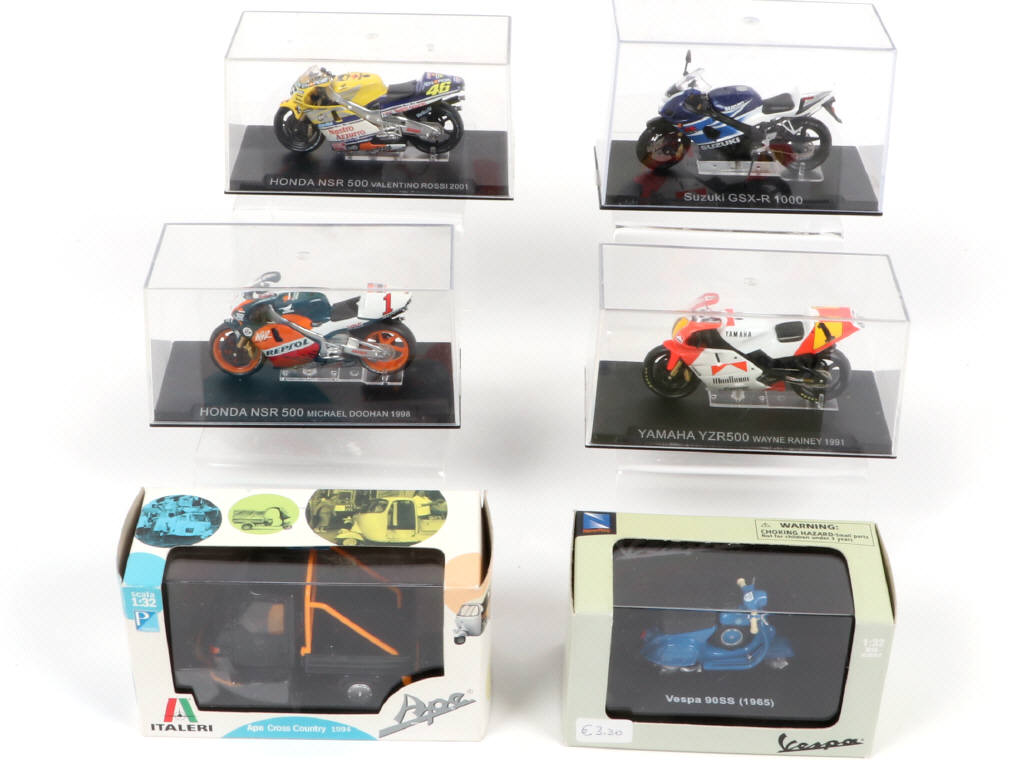 Lot 109 - DIVERS (17)