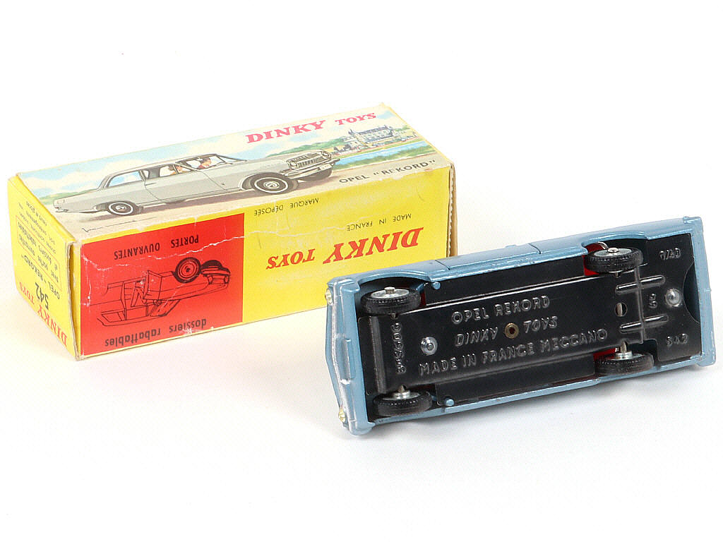 Lot 301 - DINKY TOYS (FRANCE) (1)