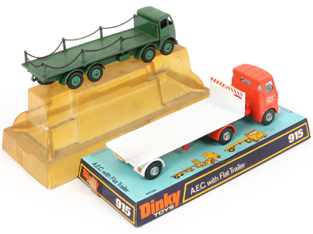 Lot 273 - DINKY TOYS (GB) (2)