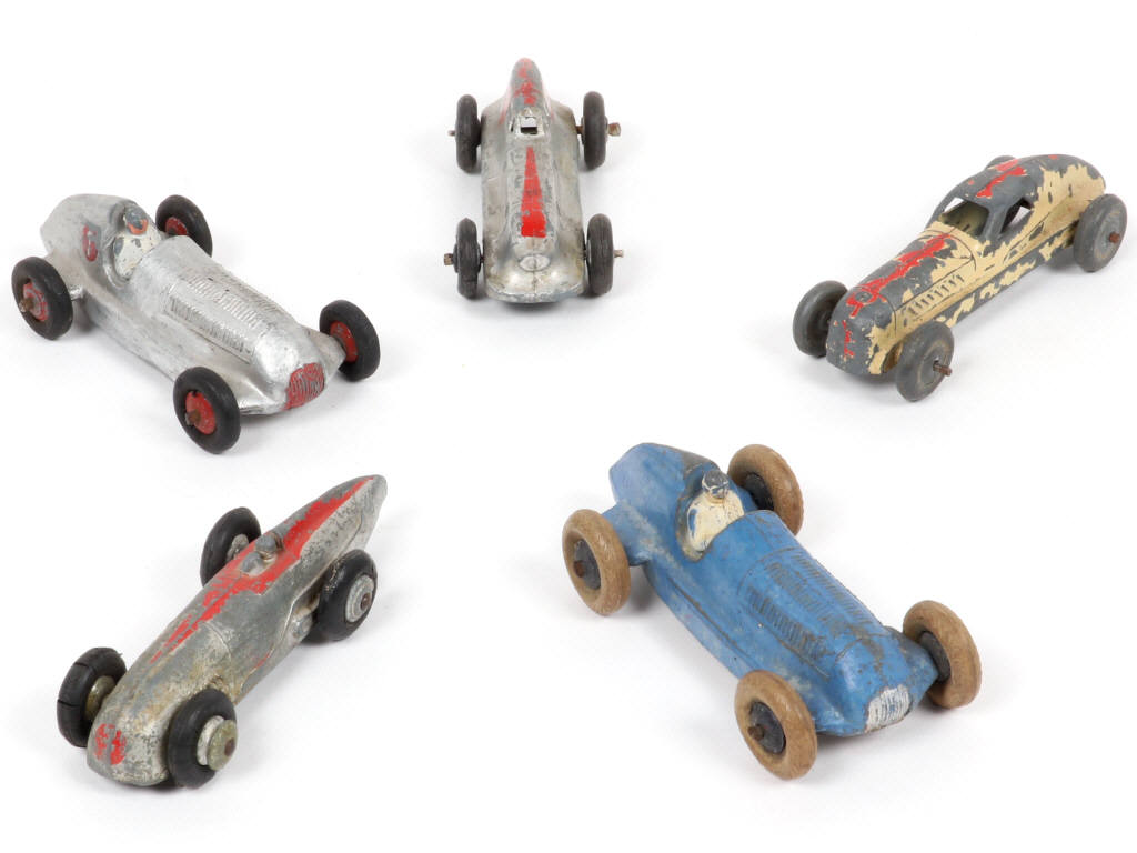 Lot 294 - DINKY TOYS (5)