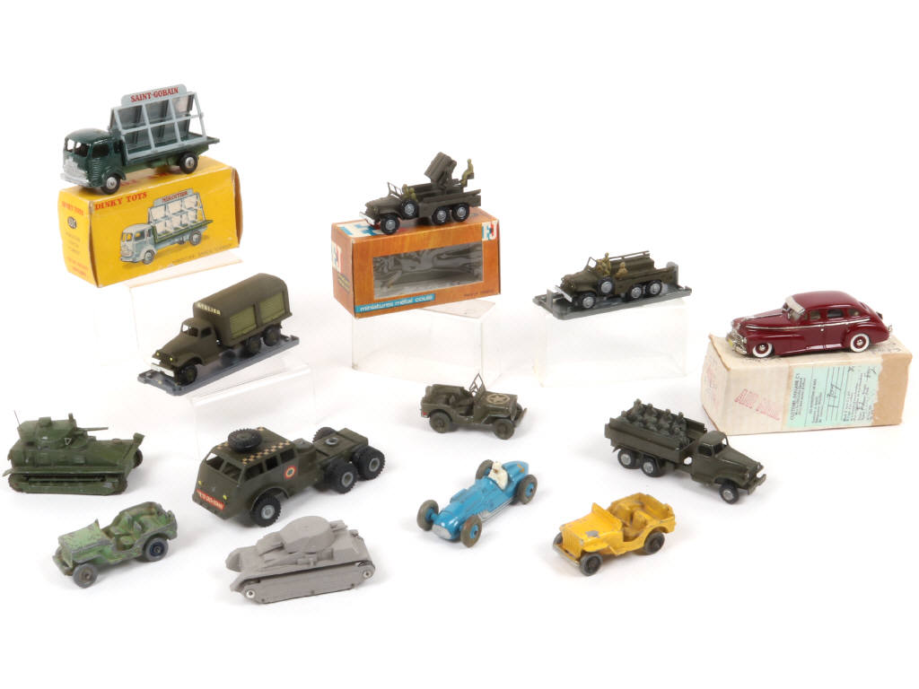 Lot 104 - DIVERS (13)