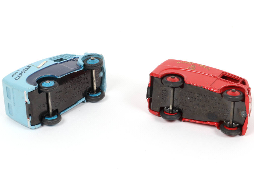 Lot 266 - DINKY TOYS (GB) (2)