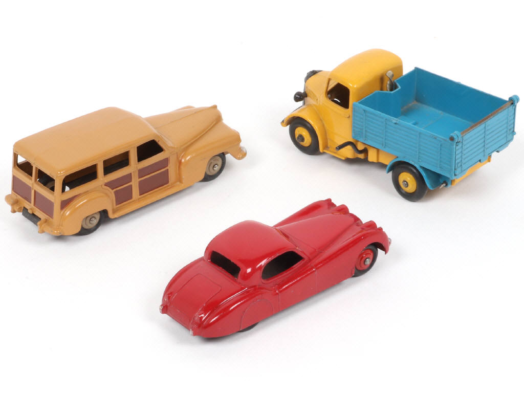 Lot 274 - DINKY TOYS (GB) (3)