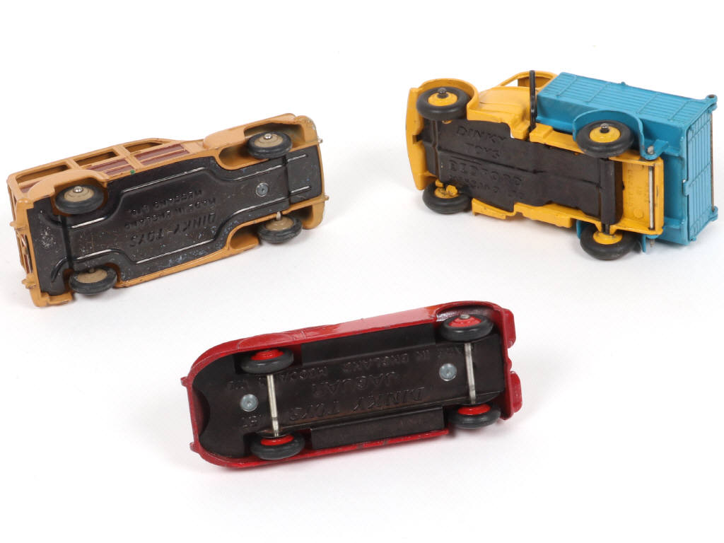 Lot 274 - DINKY TOYS (GB) (3)