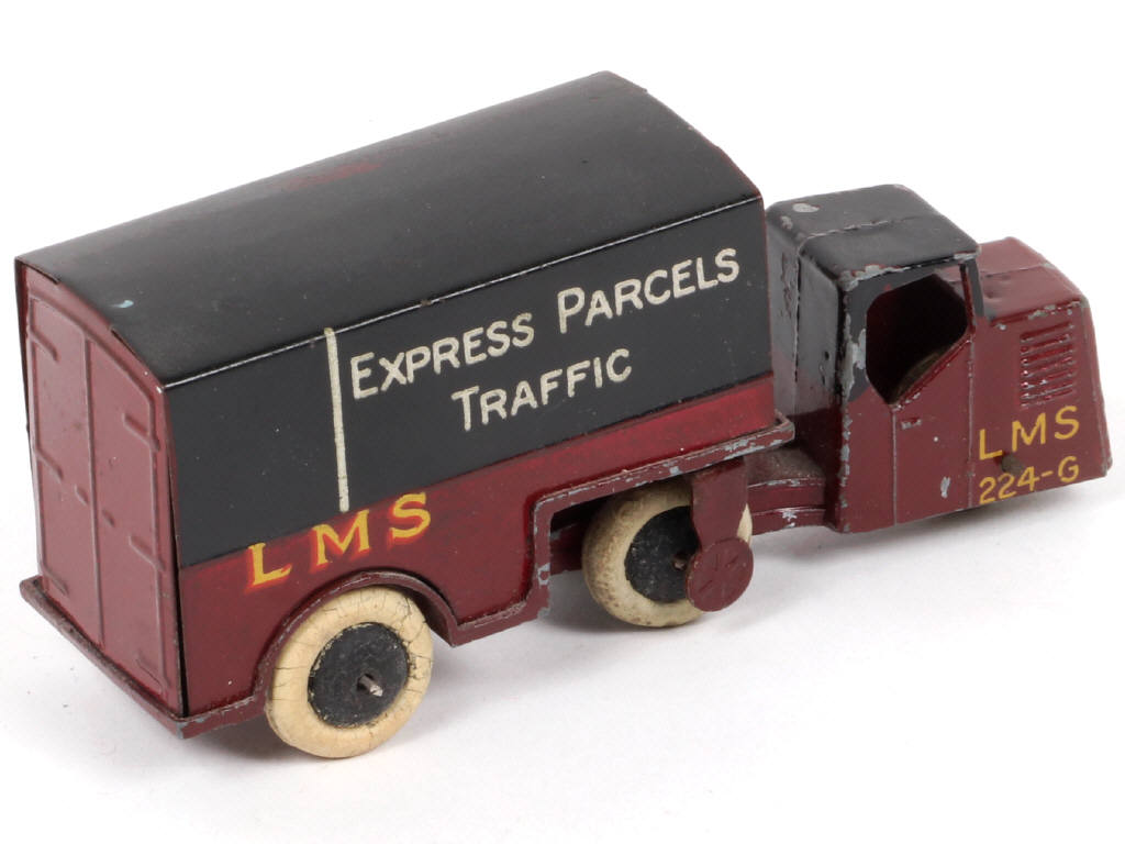 Lot 227 - DINKY TOYS (GB) (1)