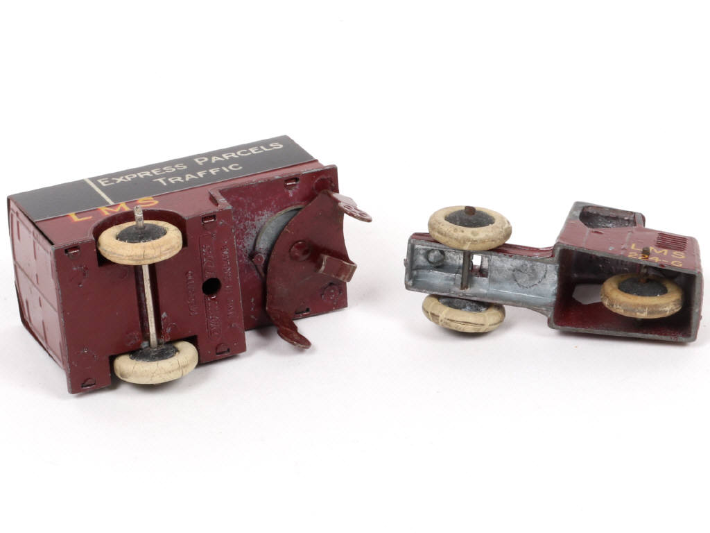 Lot 227 - DINKY TOYS (GB) (1)