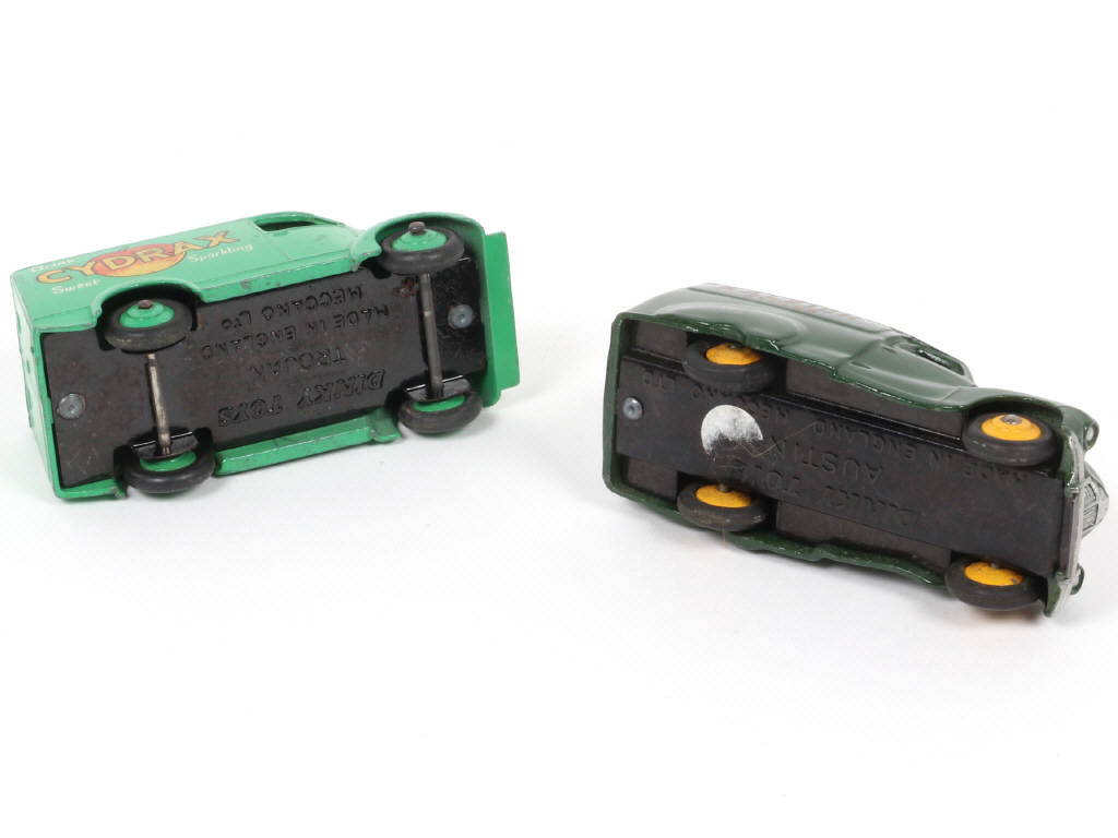 Lot 265 - DINKY TOYS (GB) (2)