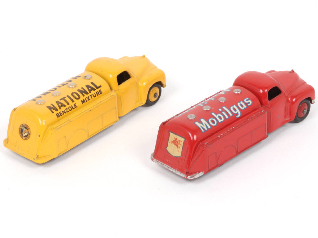 Lot 262 - DINKY TOYS (GB) (2)