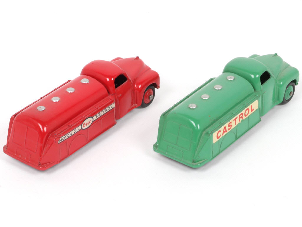 Lot 267 - DINKY TOYS (GB) (2)