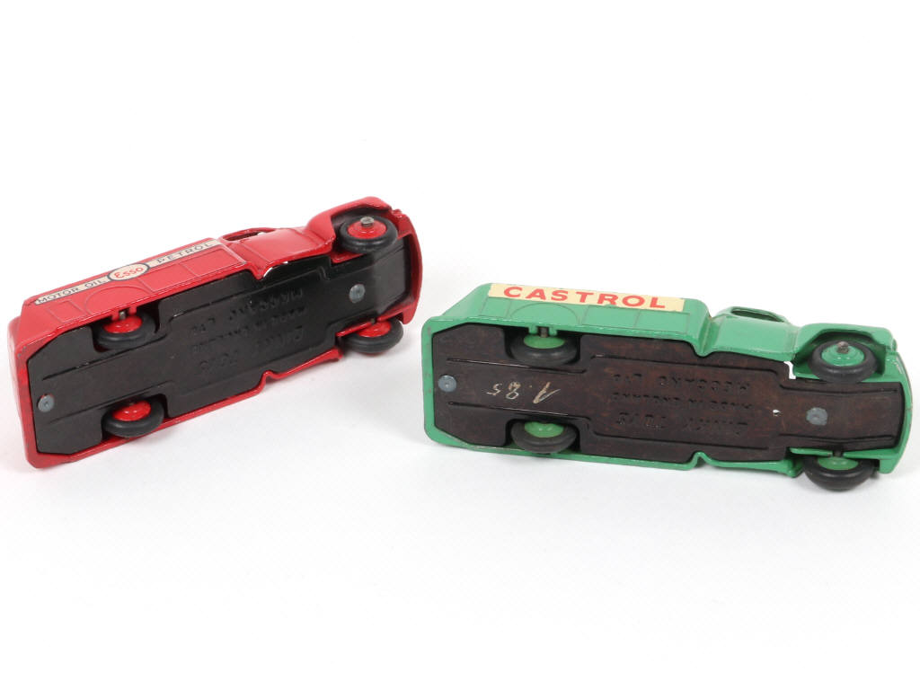 Lot 267 - DINKY TOYS (GB) (2)