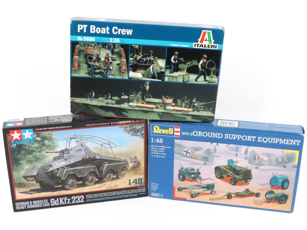 Lot 22 - DIVERS (12)