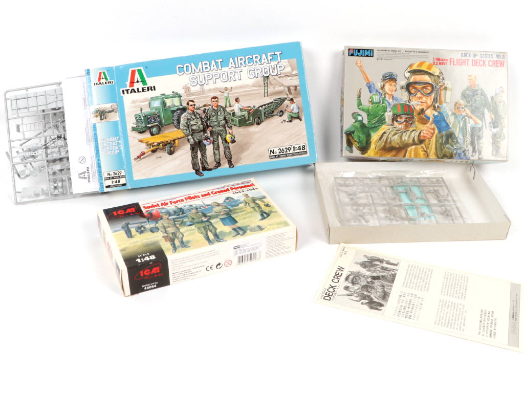 Lot 22 - DIVERS (12)