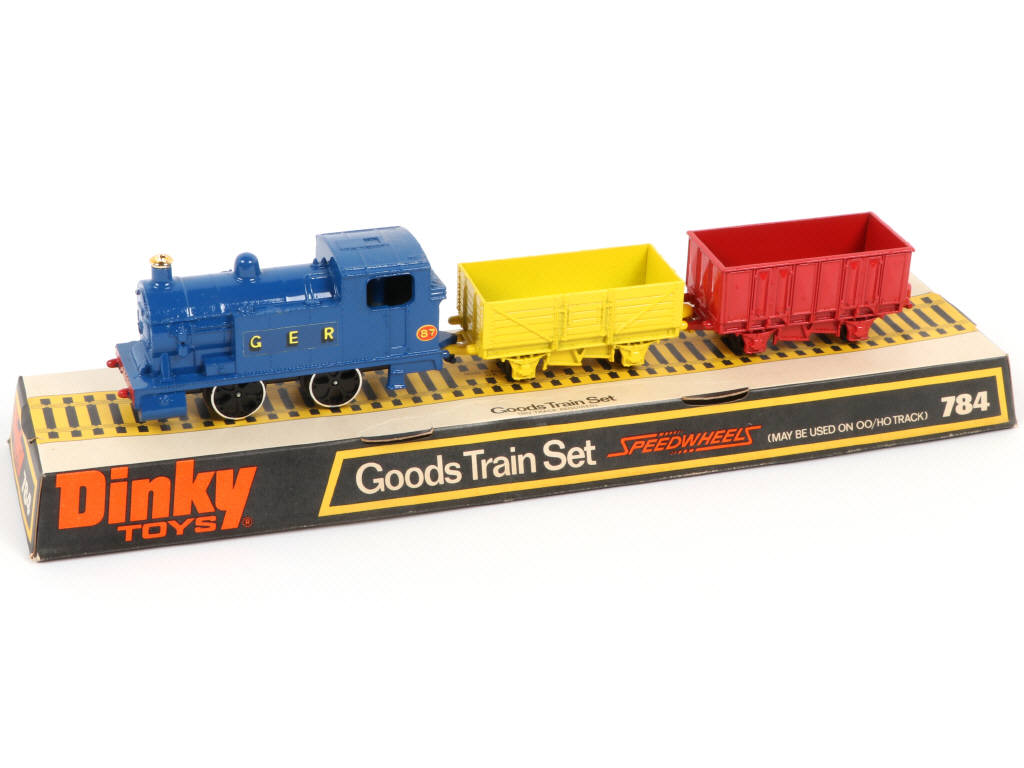 Lot 261 - DINKY TOYS (GB) (1)