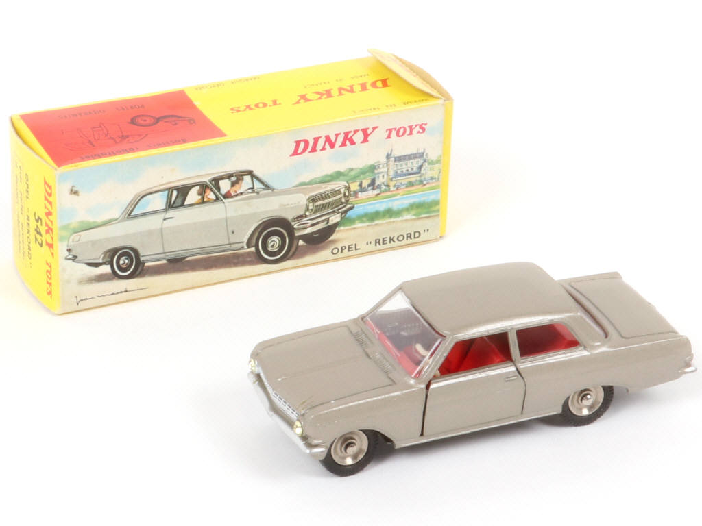 Lot 302 - DINKY TOYS (FRANCE) (1)