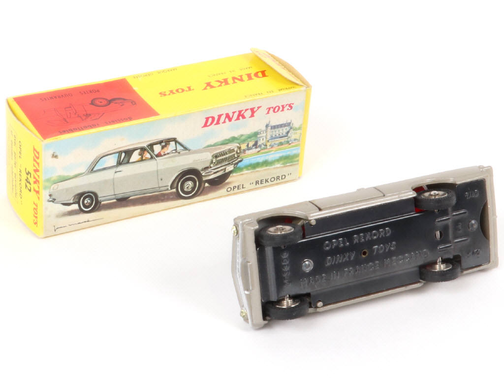 Lot 302 - DINKY TOYS (FRANCE) (1)