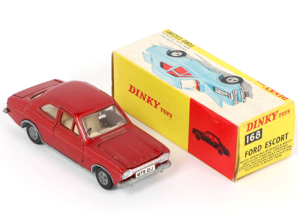 Lot 239 - DINKY TOYS (GB) (1)