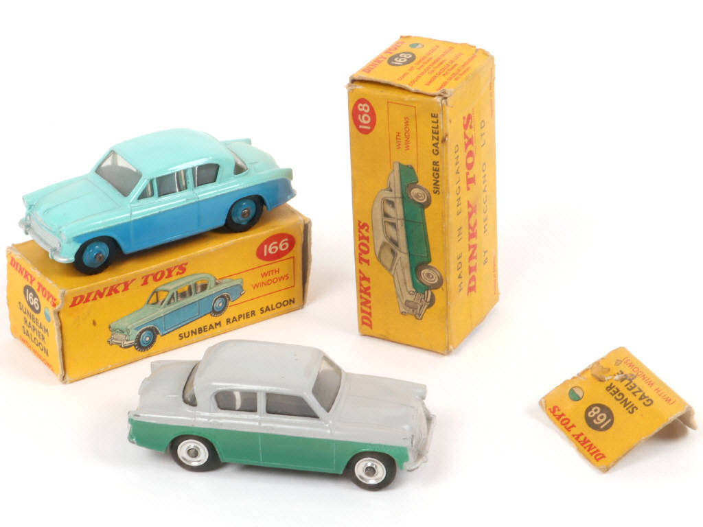 Lot 271 - DINKY TOYS (GB) (2)