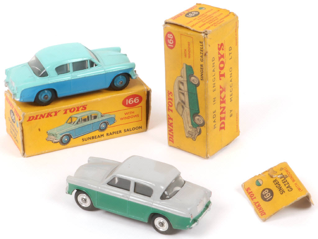 Lot 271 - DINKY TOYS (GB) (2)