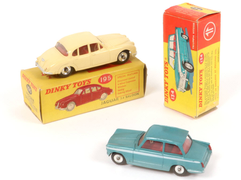 Lot 269 - DINKY TOYS (GB) (2)