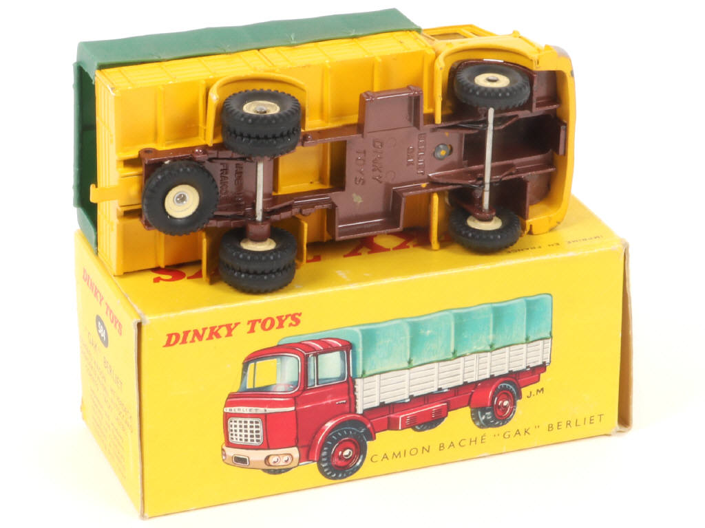 Lot 305 - DINKY TOYS (FRANCE) (1)