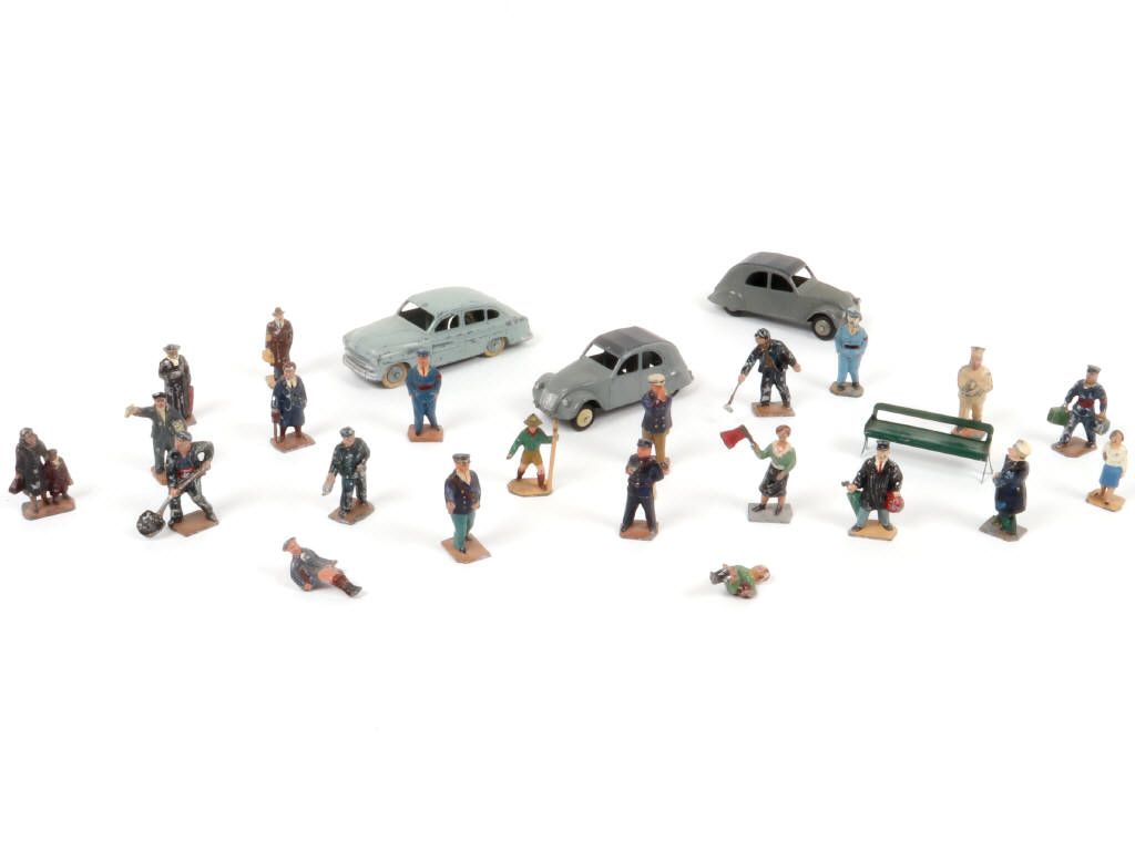 Lot 121 - DIVERS (26)