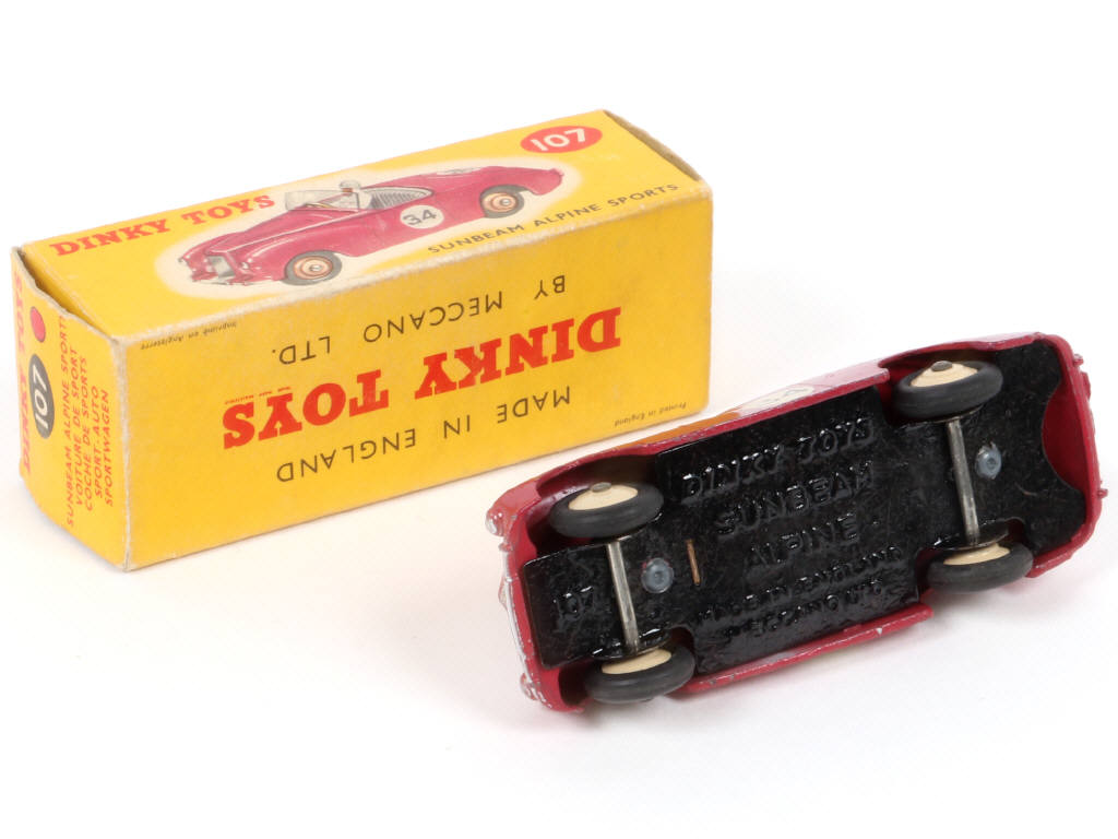 Lot 233 - DINKY TOYS (GB) (1)