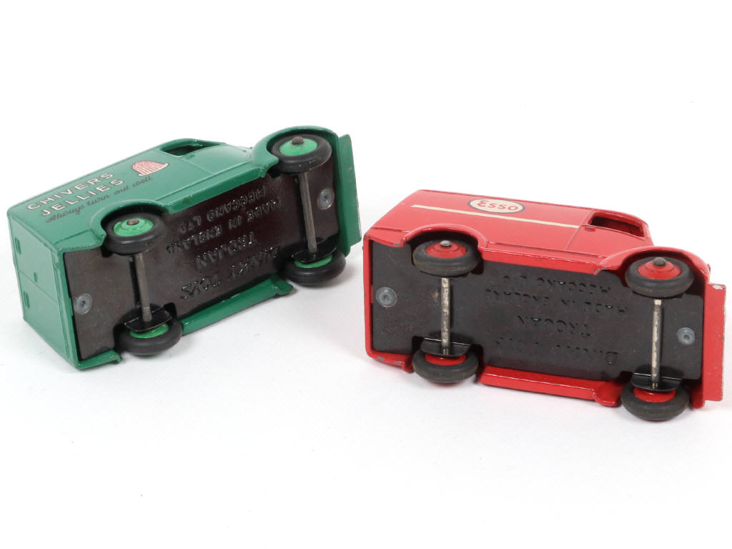 Lot 263 - DINKY TOYS (GB) (2)