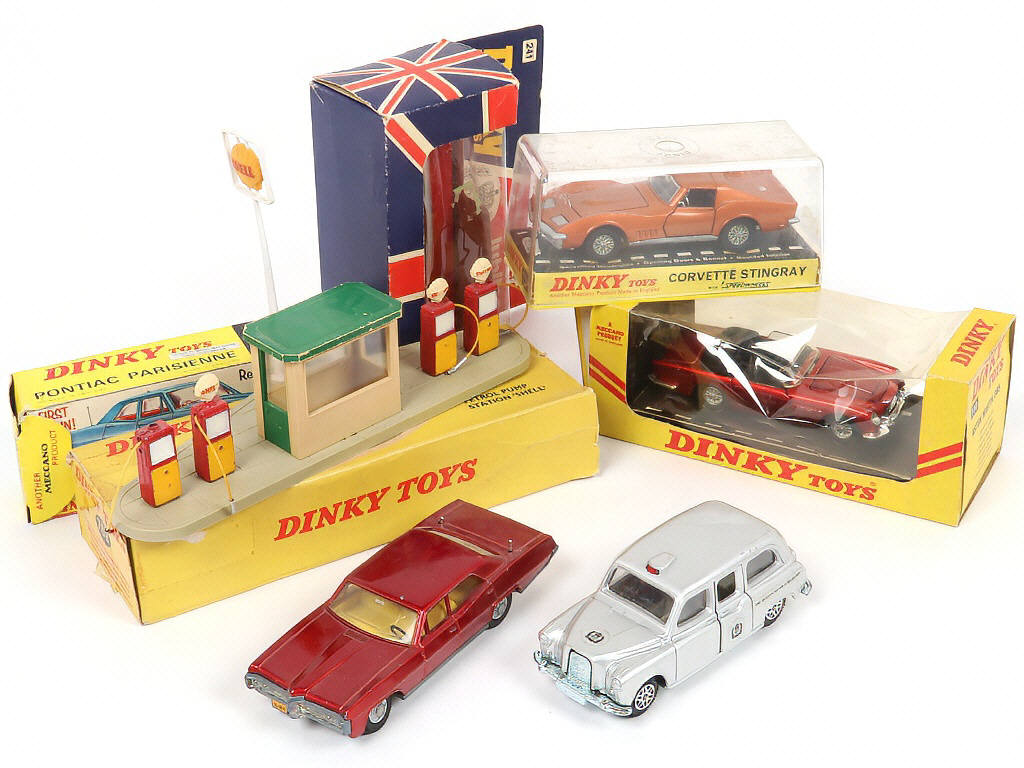 Lot 216 - DINKY TOYS (GB) (5)