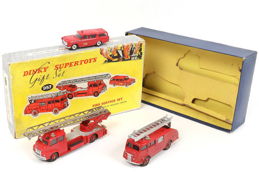 Lot 193 - DINKY TOYS (GB) (1)
