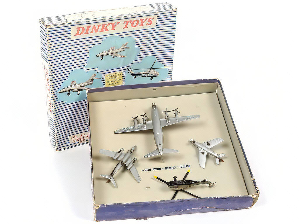 Lot 226 - DINKY TOYS (FRANCE) (1)